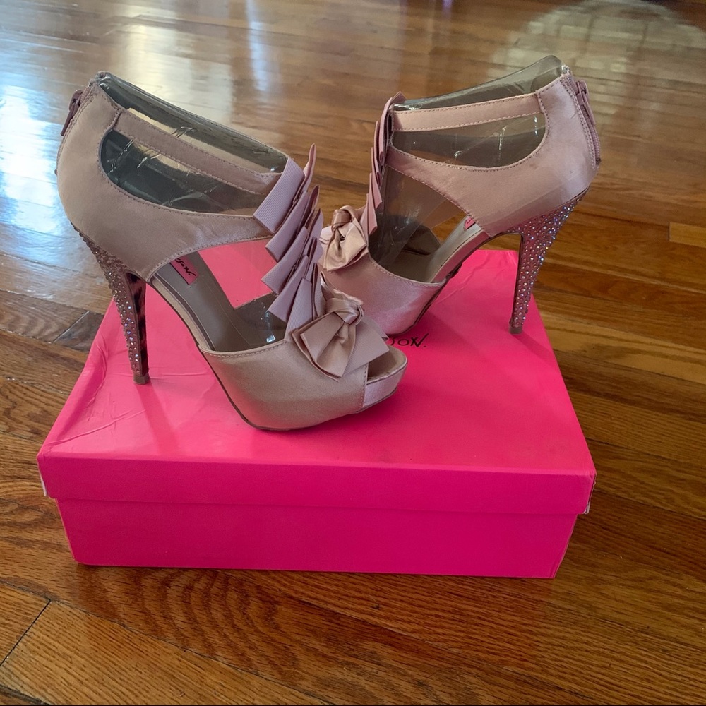 🌺Betsey Johnson iconnn-R